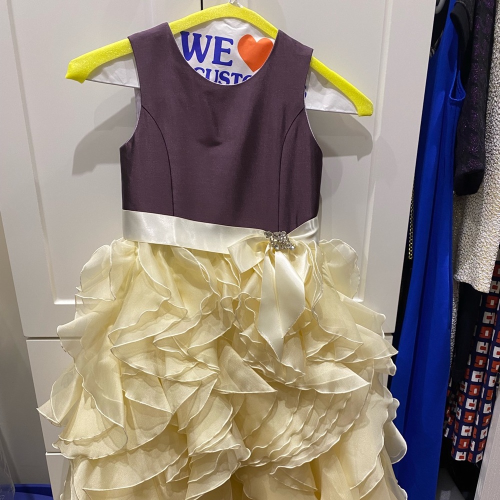Stunning girls custom made dress size 6/7 years